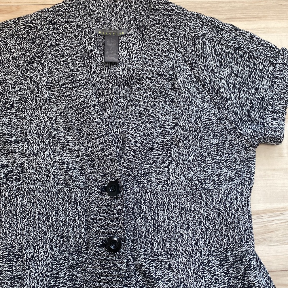 Kenneth Cole Reaction Womens L Short Sleeve Cardigan. Black and White Knit. - Picture 8 of 9